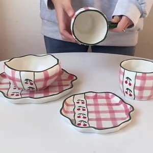 Taza de café de cerámica rosa con cerezas, estilo nórdico, con plato a juego, diseño artesanal, estilo Ins, linda. - Product Image 3