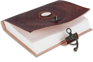 Journal en cuir gaufré vintage avec fermoir en laiton, carnet fait main pour l'écriture, le dessin et l'usage quotidien - Product Image 3