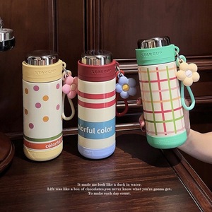 กระบอกน้ำสแตนเลสแบบพกพาสำหรับเด็กผู้หญิงทรงเรโทรทันสมัยพร้อมเครื่องดื่มสูญญากาศลายดอกไม้ที่ละเอียดอ่อน - Product Image 2