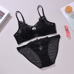 Ensemble de lingerie sexy en dentelle et résille, soutien-gorge push-up fin rembourré et culotte pour femme - Product Image 1