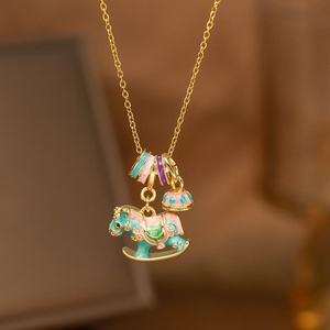 Collier élégant en <span class=keywords><strong>bois</strong></span> émaillé et acier inoxydable avec placage or 18 carats, conçu spécifiquement pour les femmes et les enfants - Product Image 3