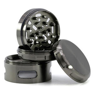 Molino de Hierbas Secas de Aleación de Zinc de 2.5 Pulgadas y 4 Piezas al por Mayor |   Accesorio para <span class=keywords><strong>Tabaco</strong></span> y Especias con Ventana de Doble Cara, Estilo Simple y Logotipo Personalizado - Product Image 3