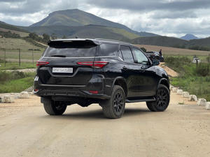Kit de Carrocería de Fácil Instalación para Toyota Fortuner 2017-2022 Conversión a Fortuner Legender GR Sport Parachoques de PP Faros LED y Luces Traseras - Product Image 6