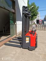 Chariot élévateur électrique au lithium-ion Hitop avec fourches de dimensions 1220x125x50mm pour levage lourd en entrepôt