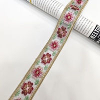 Dentelle en maille brodée de petites fleurs colorées avec paillettes, style national, soluble dans l'eau, accessoires vestimentaires pour enfants, base en fil doré