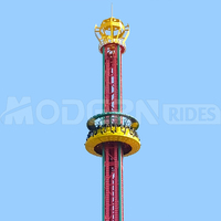 Manège de chute libre en tour, grande attraction de parc d'attractions pour adultes, attraction extérieure de fête foraine
