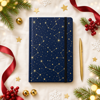 Carnet personnalisé de Noël en cuir PU A5 avec couverture élastique dorée marine et motif constellation, 80 feuilles