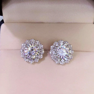 Orecchini a perno a forma di girasole per donna, orecchini a fiore scintillanti, gioielli alla moda per tutti i giorni - Product Image 2