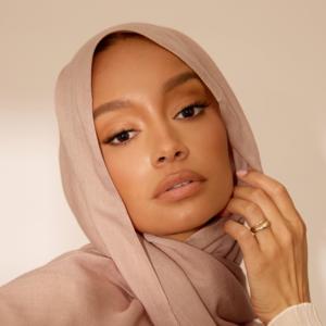ฮิญาบผ้าโมดอลนุ่ม 180*70 ซม. สำหรับสตรีมุสลิม สวมใส่สบาย ปรับแต่งได้ ระบายอากาศได้ดี น้ำหนักเบา แฟชั่นเรียบร้อย ทนทาน - Product Image 1
