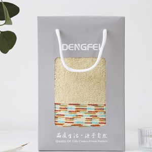 Fabrika Toptan Özel Pamuklu Havlu Hediye Seti 3 Parça Banyo Havlusu Seti, Kurumsal Hediyeler için Bez Çanta ile - Product Image 4