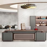 Scrivania Direzionale di Alta Gamma, Arredamento per Ufficio in Stile Italiano Minimalista, Scrivania per Manager con Mobile Laterale