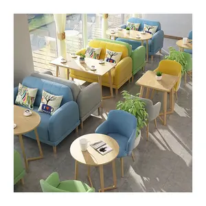 أريكة بار خشبية حديثة فاخرة قماشية بنية مخصصة طاولات مقاعد وكراسي مستديرة للمقاهي