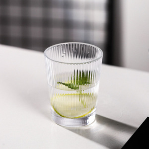 Bicchieri in Vetro a Righe per Acqua Fredda e Succhi, Vendita all'Ingrosso per Hotel, Intagliati per una Comoda Degustazione - Product Image 6