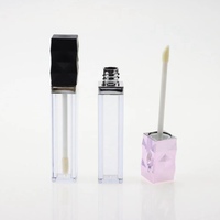 Nouveaux tubes de gloss à lèvres carrés roses de luxe personnalisés 7ml avec bouchon à vis ABS, applicateur vide et finition brillante scintillante