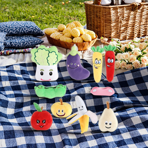 Vente en gros, échantillon gratuit, jouets en peluche modernes et adorables en forme de fruits (pomme, poire, ananas, citrouille), amusants, écologiques, en peluche, qui couinent, résistants pour chien - Product Image 1