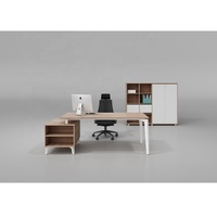 Bureaux de direction en bois modernes de luxe italiens de haute qualité au design simple en forme de L Table de PDG Grand patron