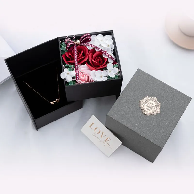 Personalized Romantic Soap Roses Flower Rotate Gift Box Set for Valentine's Day Birthday Wedding Necklace Perfume Gift Box