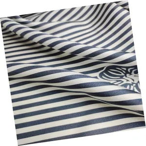 Fornecedor chinês 2024 nova moda primavera azul marinho floral tecido de sarja de seda pura para roupa forro lenço
