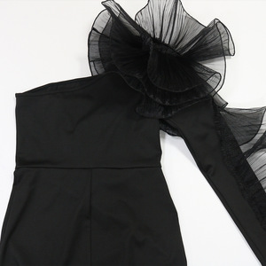 ชุดราตรีเดรสยาวแบบไหล่เดียวประดับระบายแขนเสื้อ ดีไซน์หรูหราสำหรับผู้หญิง - Product Image 6