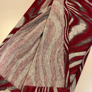 Voile <span class=keywords><strong>Hijab</strong></span> Personnalisé Imprimé Double Face en Jersey – Élégant, Respirant et Doux pour Femmes Musulmanes – Idéal Quotidien et Soirées - Product Image 3