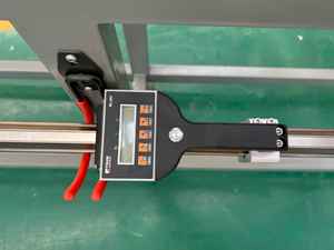 Machine à scier les profilés de vitrage CNC pour la fabrication de fenêtres et de portes en aluminium - Product Image 6