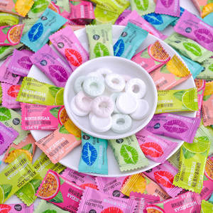 Caramelos de Menta con Sabor a Frutas Kiss Delicias, Caramelos Duros con Sabor a Menta y Flor de Cerezo para Refrescar el Aliento, 50g - Product Image 3