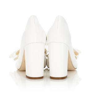 Neu ankommen sexy Point Toe hochwertige perfekte <span class=keywords><strong>wei</strong></span>ße Satin Schmetterling Block Heel Frauen Pump Hochzeits schuhe für die Braut - Product Image 3