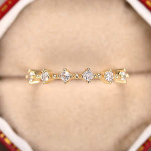 Anello a fascia impilabile dal design semplice per donna - Product Image 6