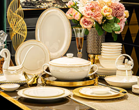 Service de table personnalisé de luxe en céramique européenne, vaisselle moderne en grès avec bordure dorée
