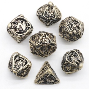 Ensemble de dés polyédriques en cuivre pur creux, 7 pièces, respectueux de l'environnement, durables, pour jeux de rôle DND COC TRPG, chiffres dorés, objets de collection - Product Image 3