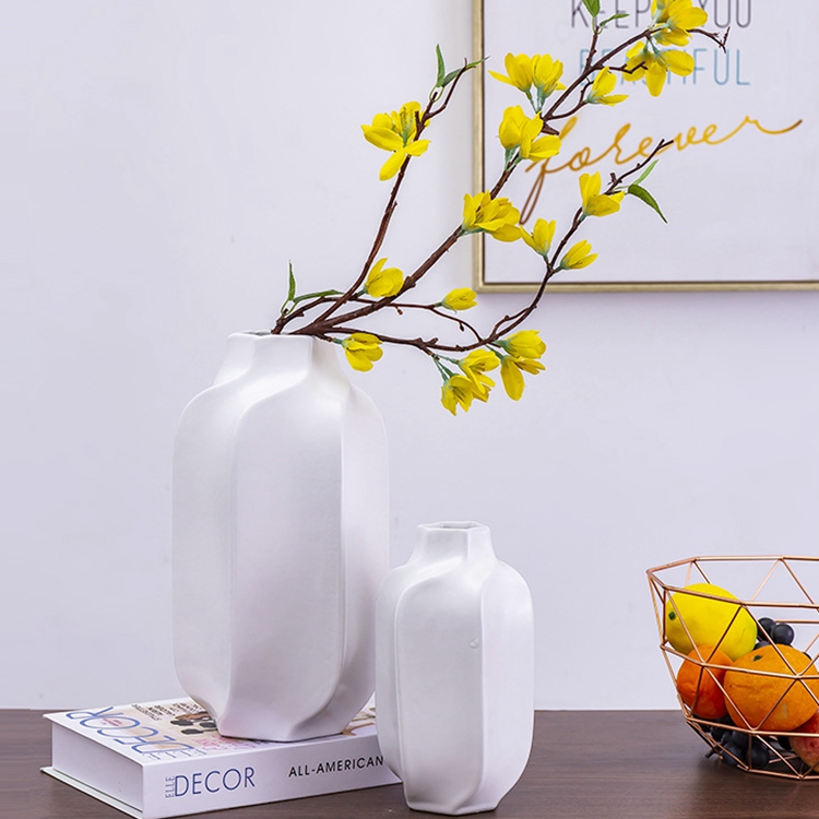 Nordic creative living room tabletop flower arranging crafts decorated with white ceramic vase