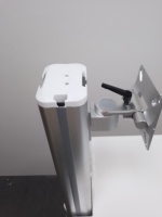 Chariot d'ordinateur à hauteur réglable avec plateau pour clavier et petit panier pour usage de bureau/médical