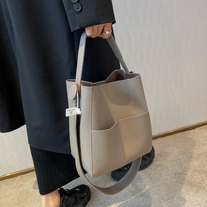 Nuevo Bolso de Hombro Tipo Cubo de Cuero Genuino de Gran Capacidad, Moderno, para Mujer, para Primavera/Verano - Product Image 3