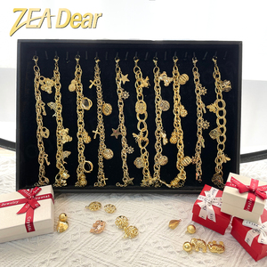 สร้อยข้อมือแฟชั่นแบรนด์ดีไซเนอร์อิตาลี ดีไซน์ใบโคลเวอร์สี่แฉกนำโชค สำหรับผู้หญิง - Product Image 1