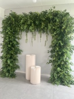 Ensemble d'arche de jardin de luxe pour mariage, avec rangée de feuillage artificiel haute densité et ensemble floral pour la décoration de fond de scène extérieure de cérémonie