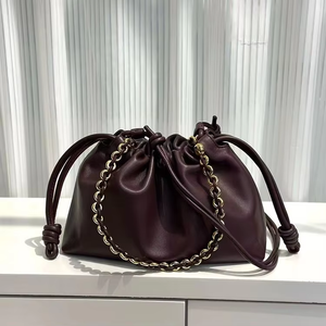 2025新款时尚肩包设计师斜挎包 -- 真皮大容量肩包 - Product Image 1