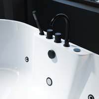 Baignoire à remous en acrylique contemporaine avec robinet, drain et design carré pour salle de bain