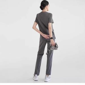 Ensemble de Blouse et Pantalon Chirurgical pour Femme – Tenue Médicale Professionnelle pour Infirmière, Salon de Beauté, Spa et Médecin - Product Image 2