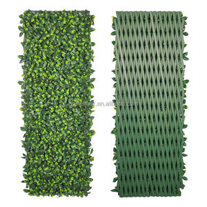 Vente en gros Décoration de jardin artificielle extensible en plastique Clôture pour plantes de type herbe avec haie de fausses feuilles Barrière de confidentialité - Product Image 1