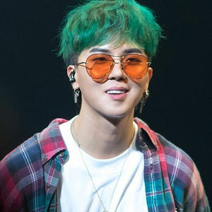 Gafas de Sol Aviador Qianai con Marco Metálico Dorado, Protección UV400, Unisex, Modernas, para Conducir, Tipo 3 Lentes, Material AC - Product Image 1