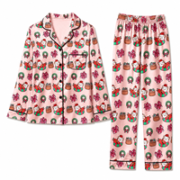 Pyjama personnalisé rose pour femme avec motif de Noël, Père Noël, chat et couronne, col cranté, en polyester satiné, POD, MOQ 1 pièce, Dropshipping