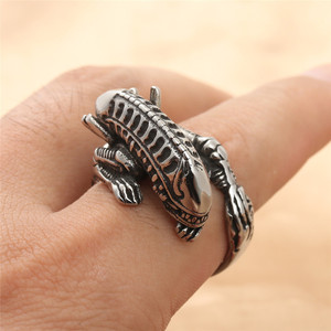 Bague vampire en acier inoxydable pour hommes, forme animale, couleur argent, style punk, bijoux cadeau 213018 - Product Image 4