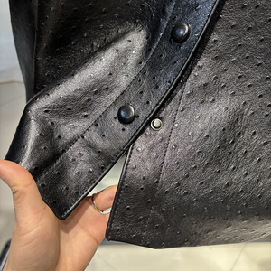 <span class=keywords><strong>Giacca</strong></span> Camicia in Vera Pelle con Grana di Struzzo Goffrata da <span class=keywords><strong>Donna</strong></span>, <span class=keywords><strong>Oversize</strong></span> Casual, per Autunno - Product Image 6