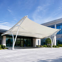 Structure de membrane tendue en PVDF moderne, abri d'ombrage extérieur à ossature en acier pour projets scolaires, de parkings et de aménagement paysager