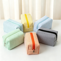 Meistverkaufte Bubble-Gaze Kosmetiktasche Handgehaltene Toilettentasche Bestickte Gestreifte Reise-Kosmetiktasche für Mädchen