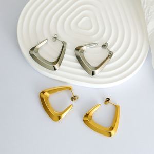 Aretes de Acero Inoxidable Personalizados al por Mayor, Resistentes al Agua, Chapados en Oro de 18k, Aretes de Aro Finos para Mujeres y Adolescentes - Product Image 1