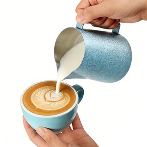 Jarra Profesional para Espumar Leche de Titanio Puro de 450 ml con Escala |   Jarra Ligera Antihuellas para Café Latte Art - Product Image 6