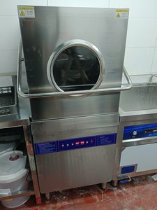 Lavastoviglie Industriale in Acciaio Inox con Sistema di Pulizia Automatico Rapido per Ristoranti - Product Image 2
