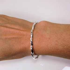 Pulsera de Plata de Ley con Nudo de Marinero Hecha a Mano - Product Image 1