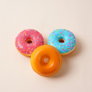 Juguete Blandito de Mochi con Forma de Donut Grande, Juguete Antiestrés con Forma de Comida, Juguete Blandito para Niños - Product Image 4